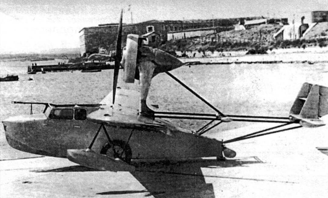 Самолет подволной лодки в Севастополе, 1937 год