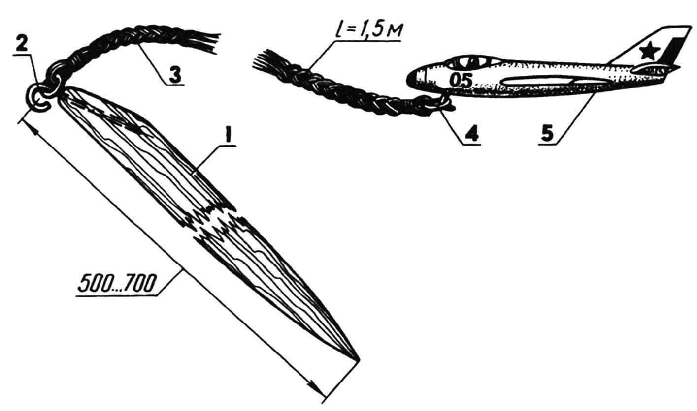 Катапульта для запуска моделей: 1 — колышек; 2 — крючок; 3 — резиновый шнур из 15 нитей авиамодельной резины; 4 — кольцо; 5 — модель.