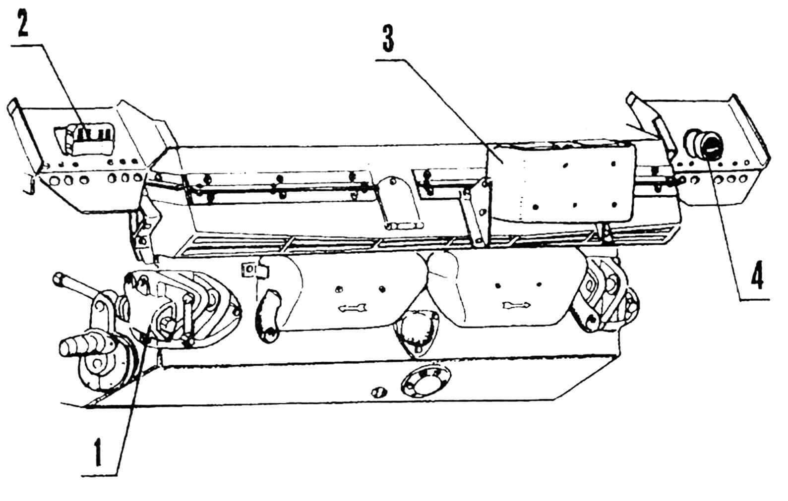 Кормовая часть корпуса: 1 — механизм натяжения гусеницы; 2 — индикатор световой; 3 — прибор дымопуска; 4 — фонарь габаритный.