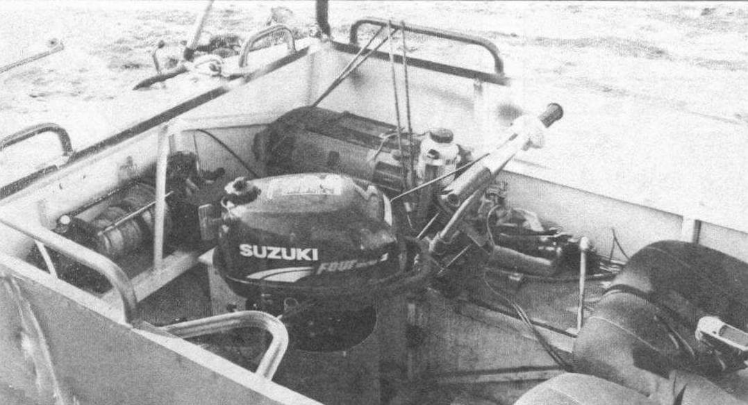 В порядке эксперимента установили ПЛМ в колодце, вваренном в кузов-лодку, чтобы винт оказался под днищем