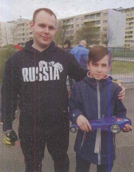 Самый юный участник соревнований - Николай Колычев с тренером команды - А.А. Шлапоберским