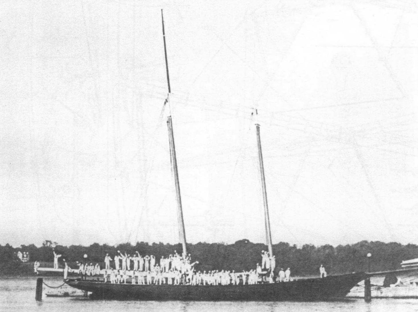 Вспомогательное судно IX-41 ВМС США - бывшая яхта «Америка». Аннаполис, середина 1930-х годов