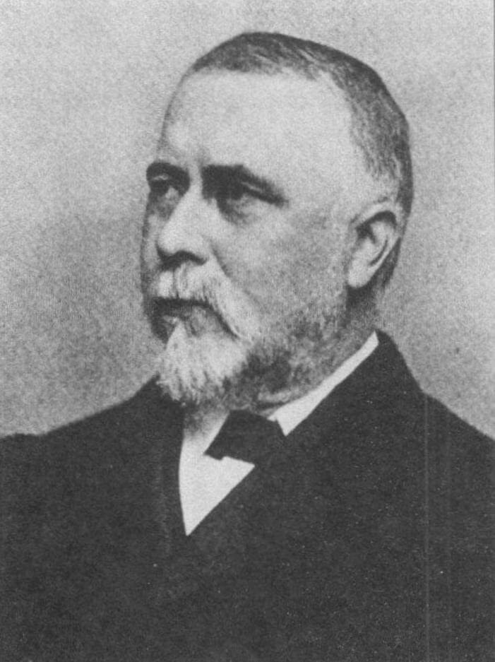 Директор военного кораблестроения (с 1886 по 1903 год) сэр Уильям Уайт, под общим руководством которого разрабатывались крейсера типа «Каунти»