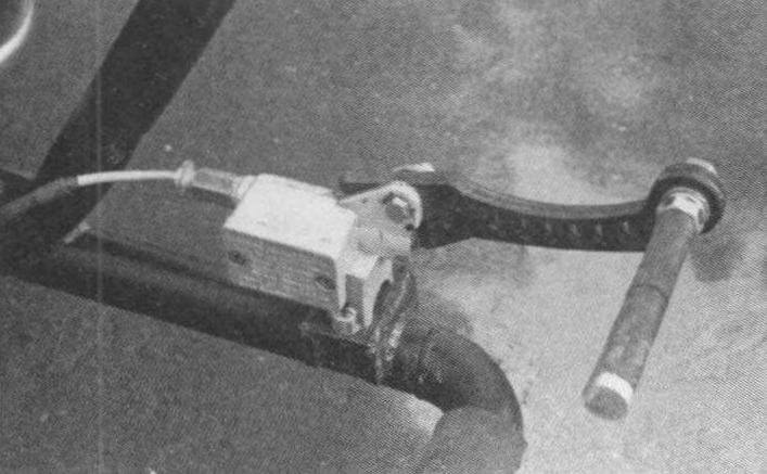 Элементы тормозной системы перекочевали со скутера, как и двигатель