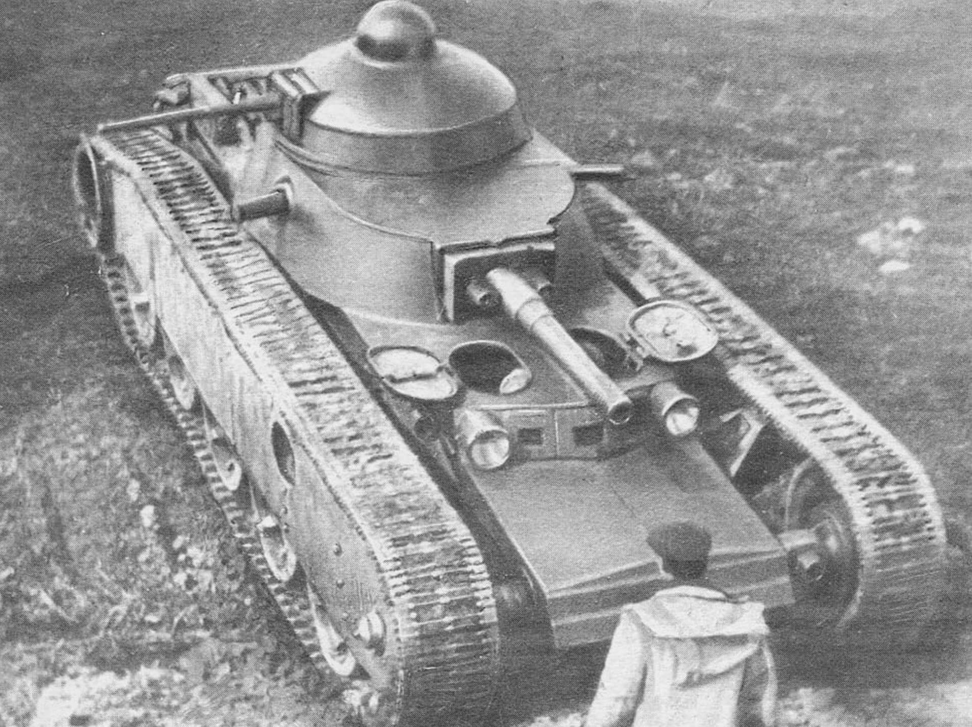Танк ТГ во время полигонных испытаний, сентябрь 1931 года. Фото предоставил М.Коломиец.