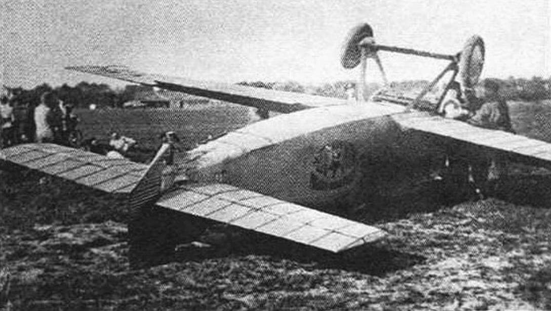 Авария второго опытного ИЛ-400б, произошедшая 20 мая 1925 г. После совершения полета, во время пробега, ИЛ-400б перевернулся по причине поломки правого колеса. Летчик Ширинкин, управлявший самолетом, отделался легкими ушибами