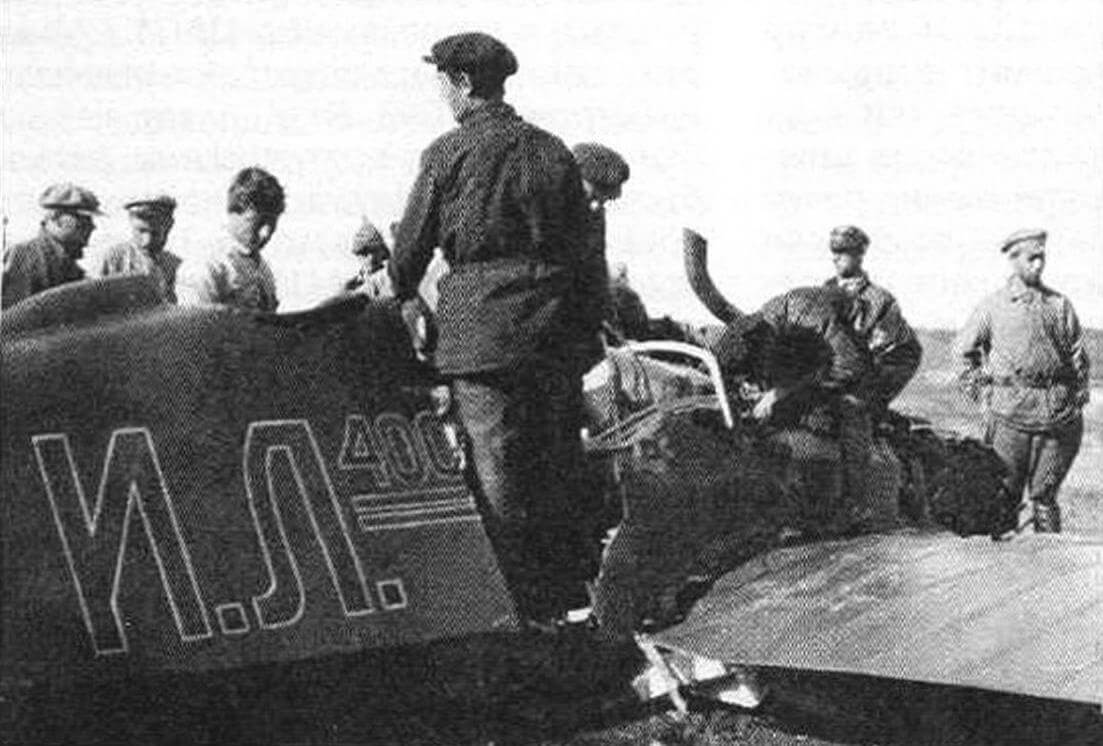 На месте аварии опытного истребителя ИЛ-400. Ходынка, 15 августа 1923 года
