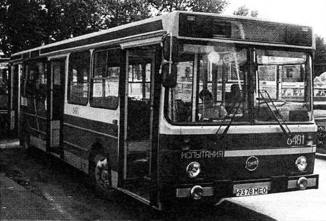 Автобус ЛиАЗ-5256 на испытаниях в Ленинграде. 1985 год (фото В. Валлина)