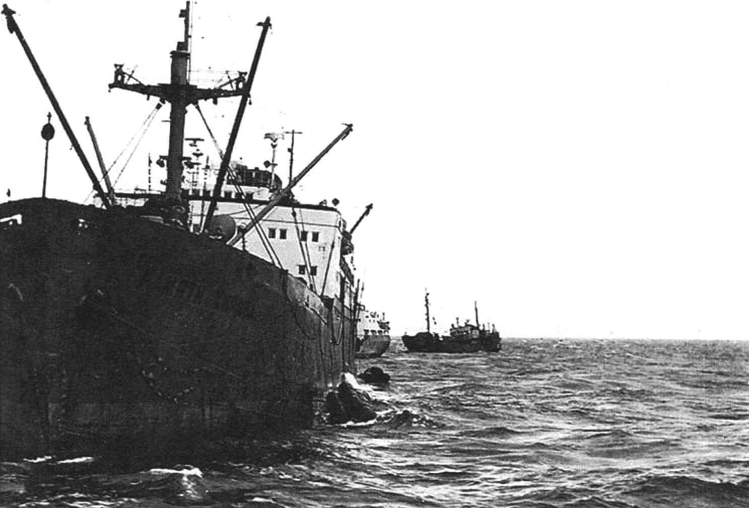 Транспортно-снабженческое судно «Памяти Кирова» - бывший американский пароход «Horace Bushnell», восстановленный через пять лет после торпедирования