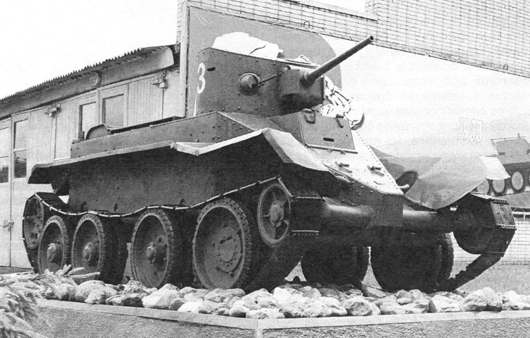 Танк БТ-2 из коллекции Центрального музея бронетанкового вооружения и техники в Кубинке