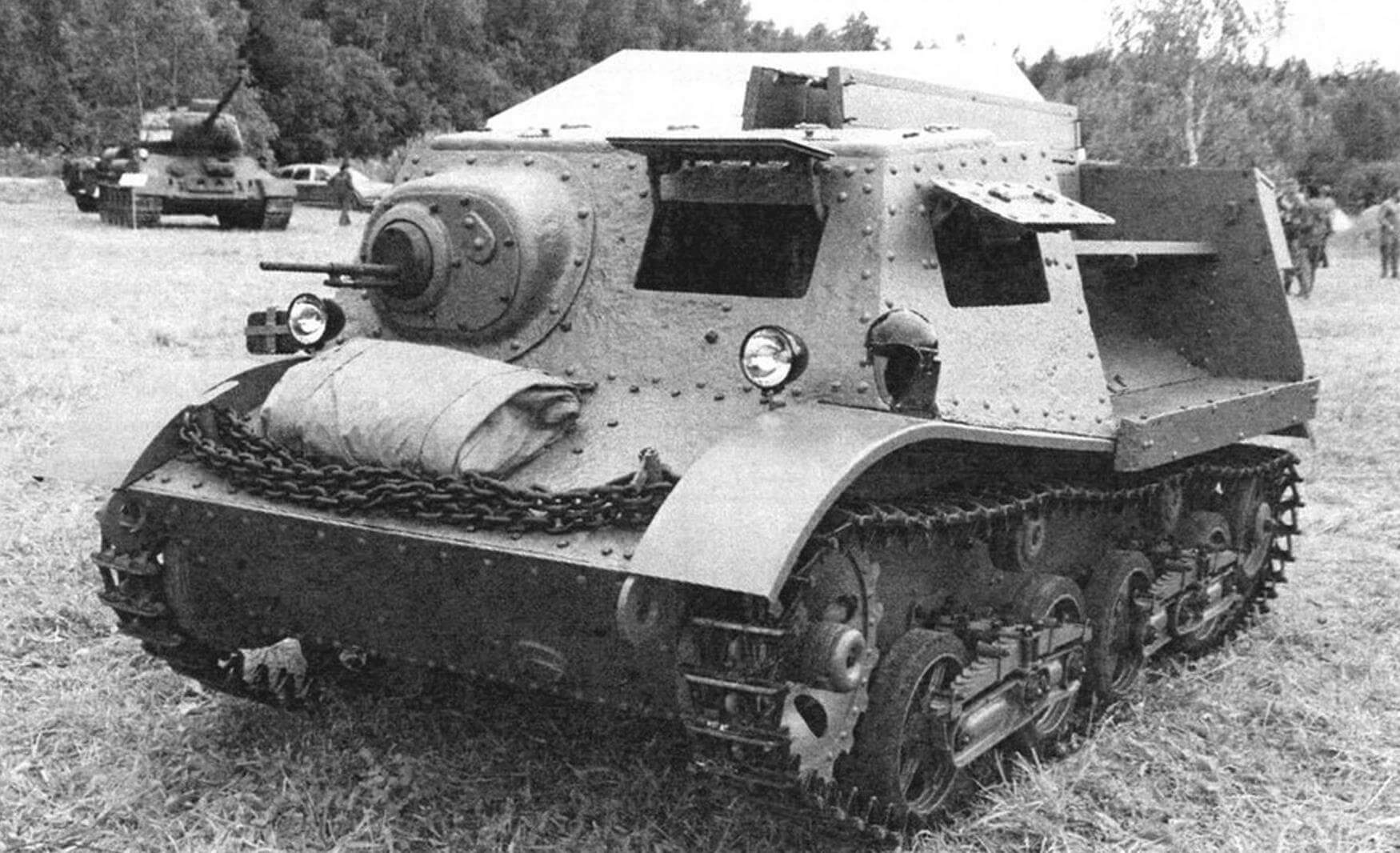 Артиллерийский бронированный тягач Т-20 «Комсомолец» прошел всю войну.