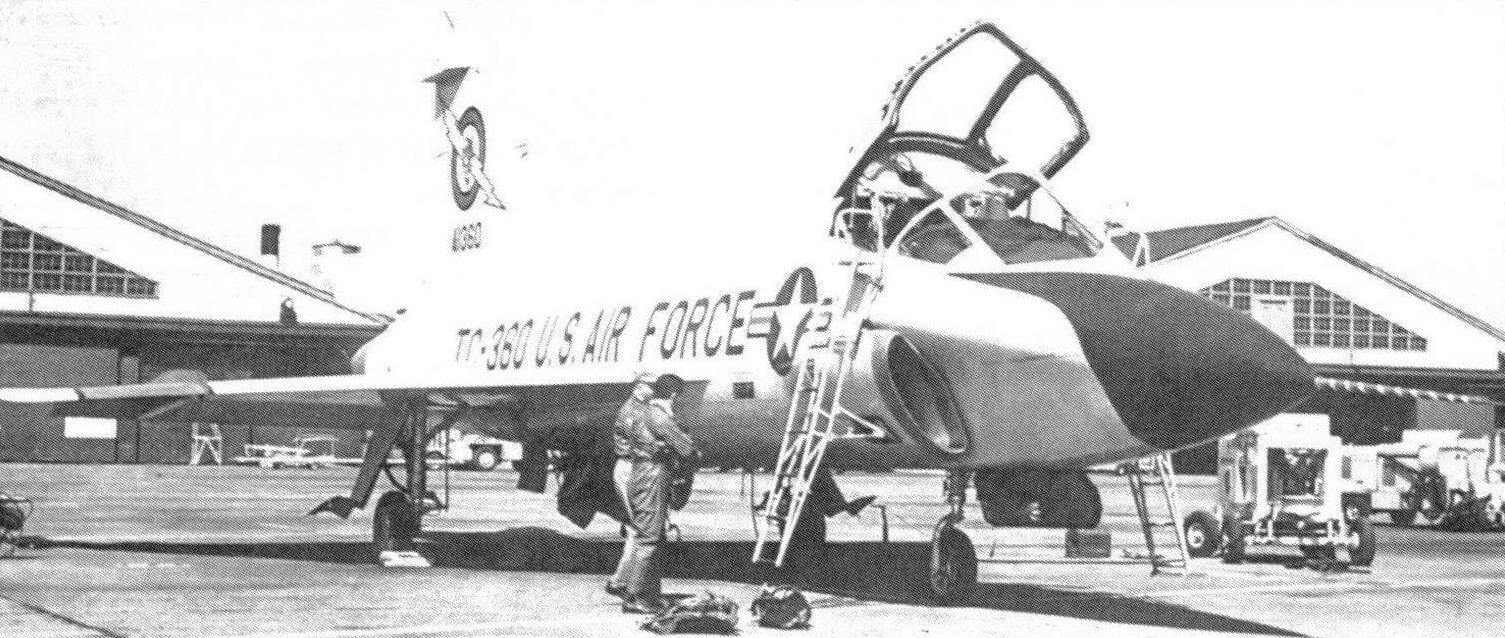 TF-102A из 40-й эскадрильи истребителей-перехватчиков