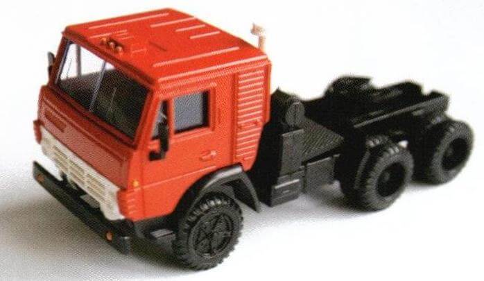 Одной из первых моделей предприятия «Элекон» стала масштабная копия седельною тягача КАМАЗ-5410