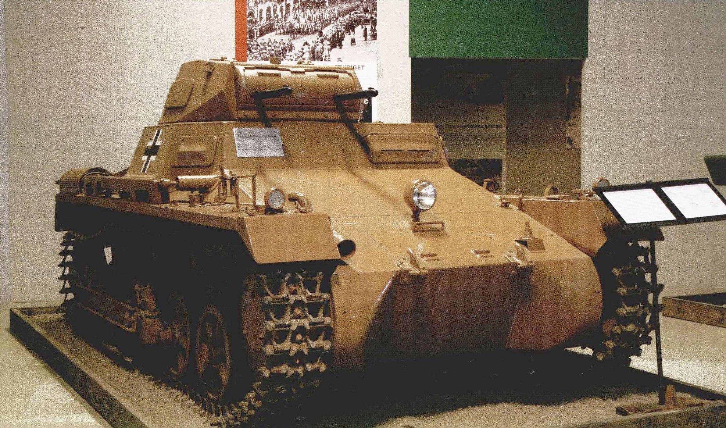Pz.l Ausf.A в музее военной техники Arsenalen в Швеции (вверху) и Pz.l Ausf.B в экспозиции военной техники парка «Патриот», 2019 год