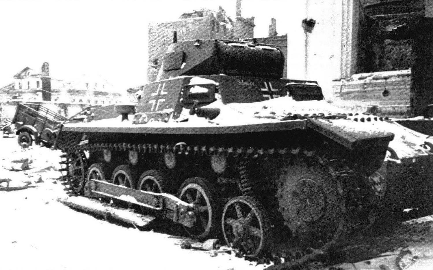 И так закончилось! Брошенный немцами при отступлении Рz.I Ausf.B г. Великие Луки, Калининский фронт, 1943 год