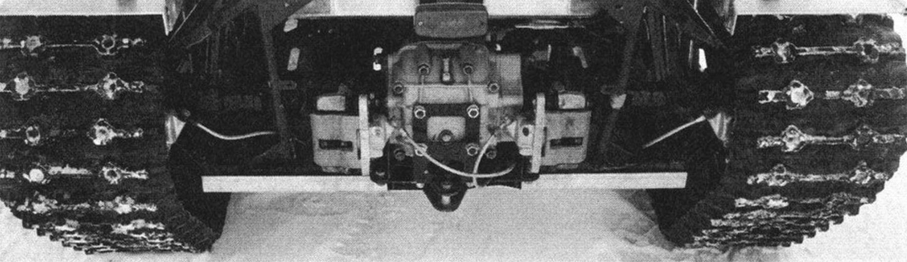 В трансмиссии использован редуктор главной передачи от внедорожника ЛуАЗ