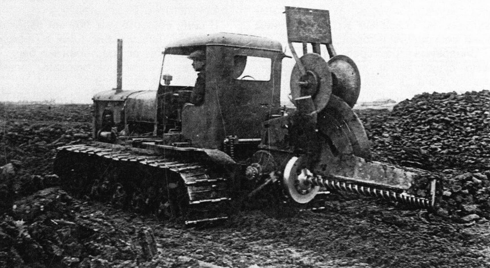 Тракторы СТЗ-8 использовались на различных работах, но основным их назначением были мелиорация и торфодобыча. На фото -СТЗ-8 с установленной на нем дренажновинтовой машиной