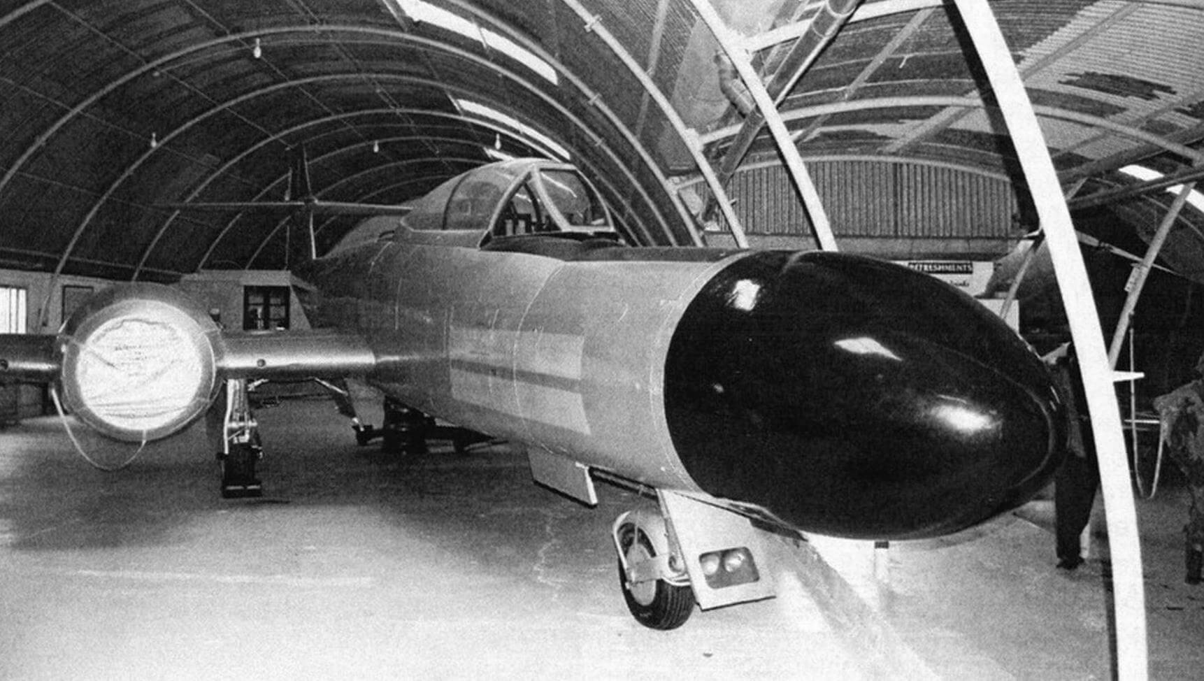 Довольно редкая поздняя модификация истребителя Meteor N.F.14