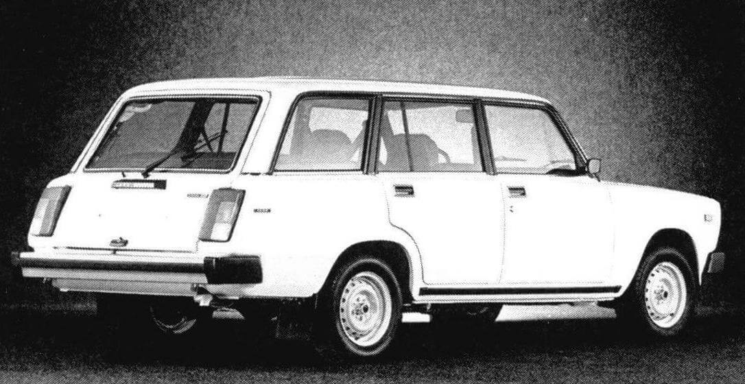 Автомобиль ВАЗ-21043 выпуска 1990-х годов