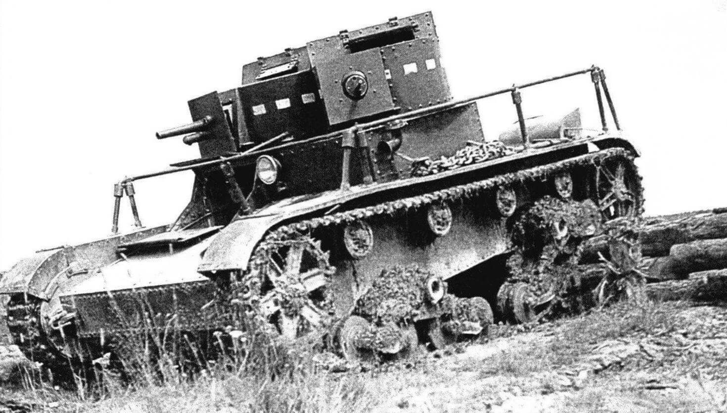 Пушечно-пулеметный «танк управления» на учениях. 1933 год