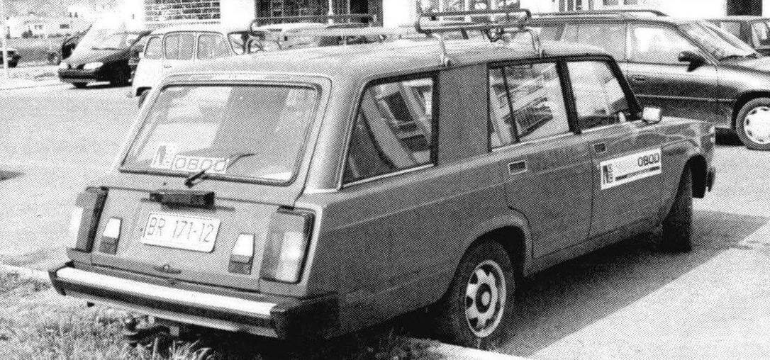 На некоторых югославских машинах над задней колесной аркой вместо стекол была металлическая вставка