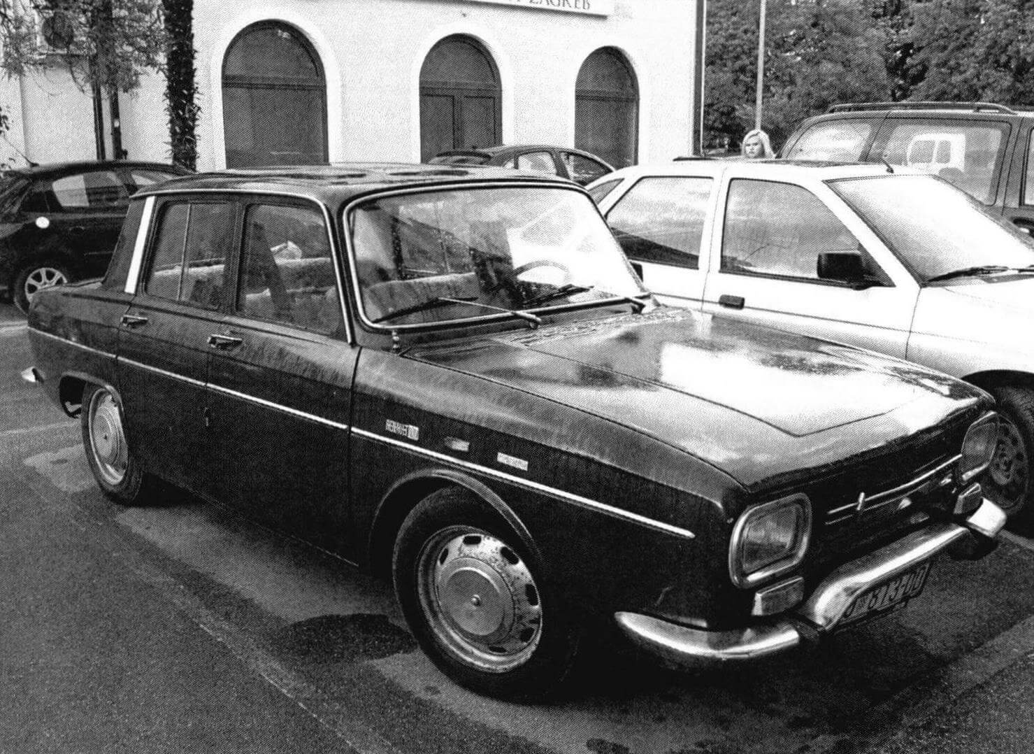 Автомобиль Renault 10 образца 1967 года в городе Пула (Хорватия)
