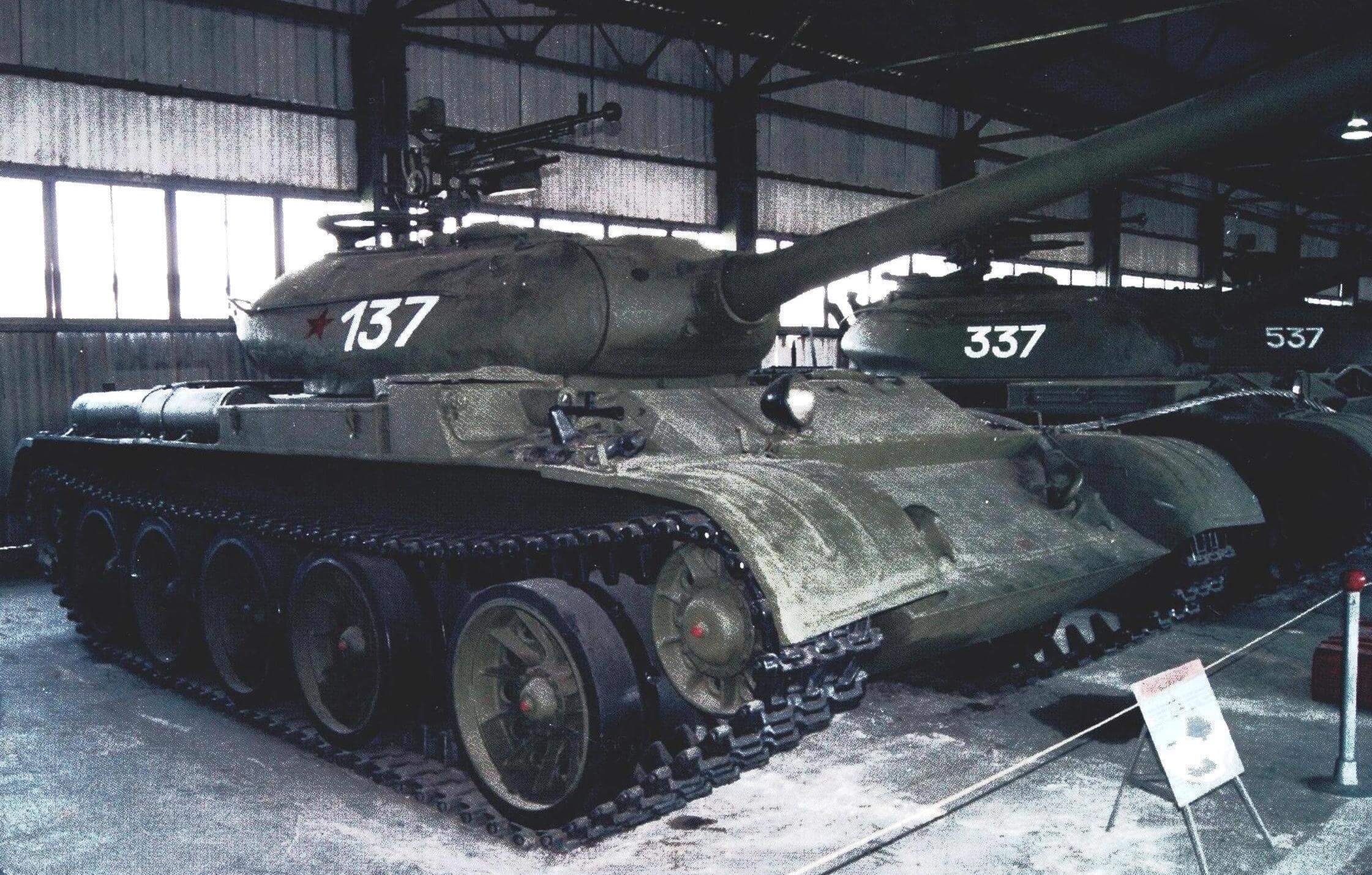 Танк Т-54 образца 1947 года в Центральном музее бронетанкового вооружения и техники в Кубинке
