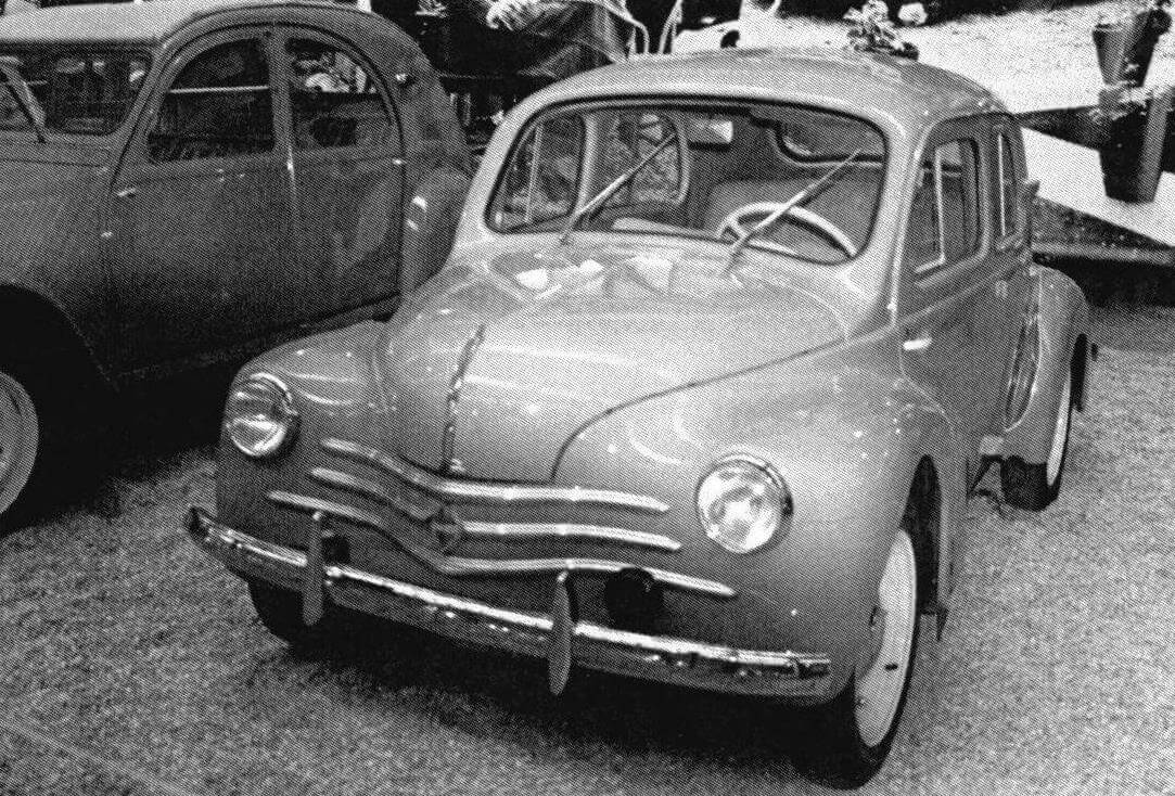 Автомобиль Renault 4CV образца 1950 года