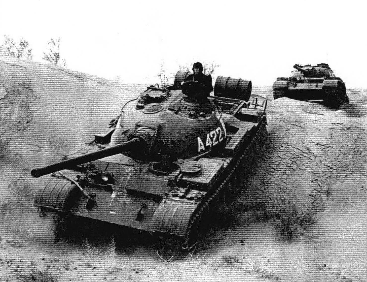 Колонна танков Т-54 образца 1951 года (Среднеазиатский военный округ, 1965 год)