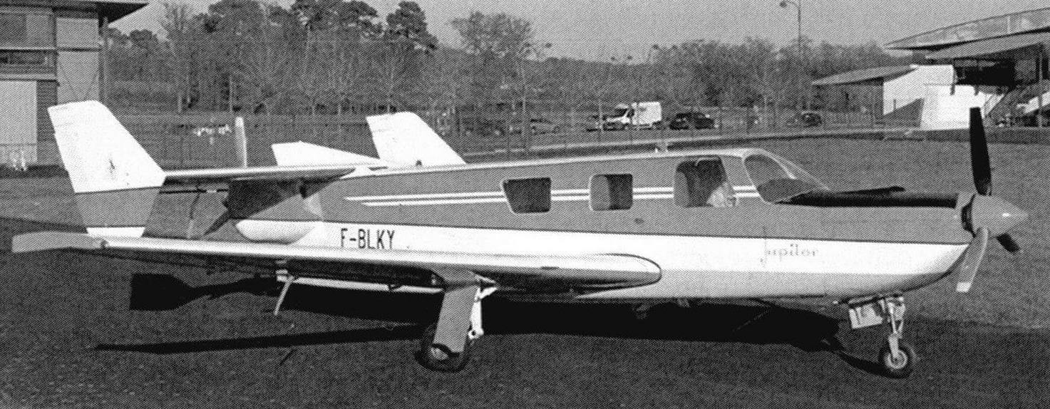 М-360/6 (per. F-BLKY) в экспозиции музея авиации в Анжер-Марсе