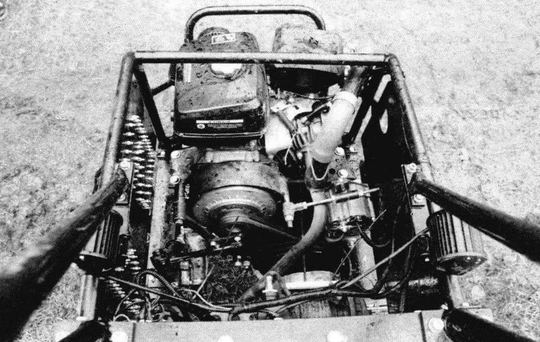 Двигатель Champion мощностью 13 л.с. оснащен только ручным стартером, но запускается с пол-оборота