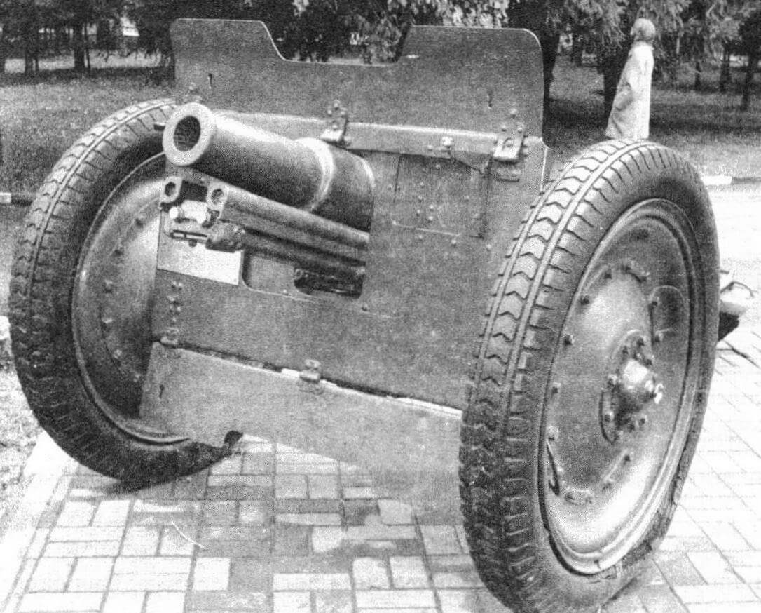 76-мм полковая пушка обр. 1927 г. на металлических колесах