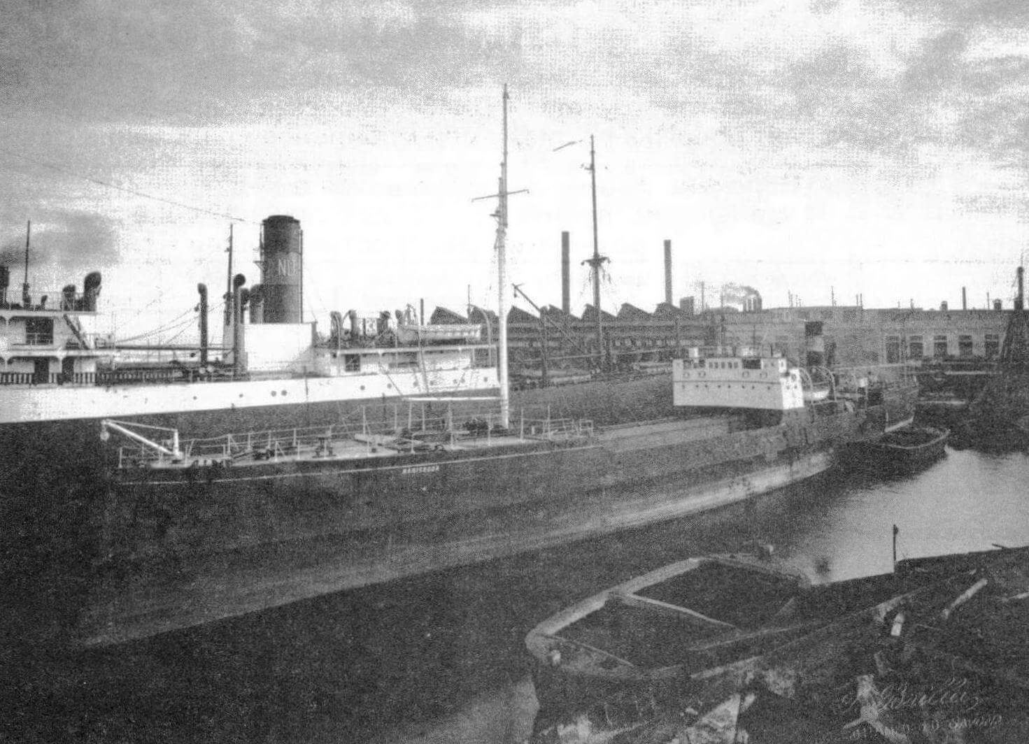 Танкер «Мариседда» (бывший бронепалубный крейсер «Пьемонт») незадолго до разделки на металл, 1932 год
