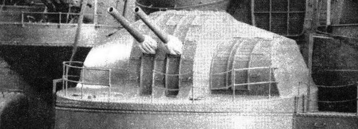 127-мм зенитная установка типа 89, закрытая башнеподобным куполам. Этот купол был небронированным и служил лишь для защиты прислуги от действия орудийных газов верхнего ряда орудий