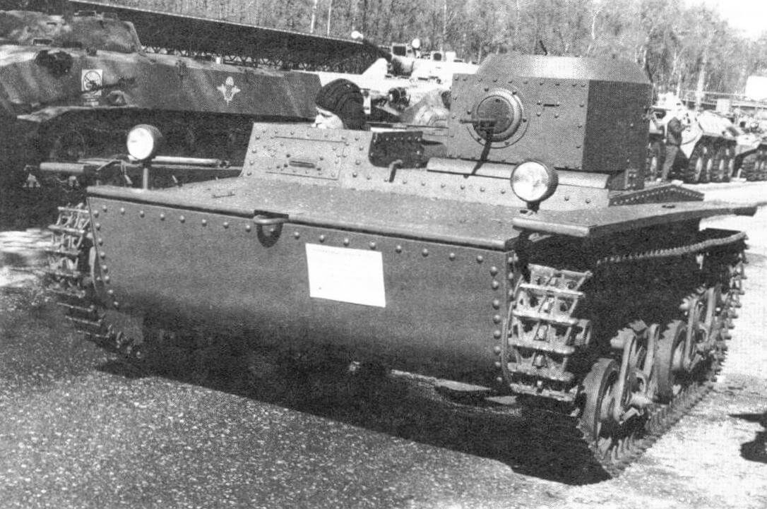 Плавающий танк Т-38 применялся в начальный период войны