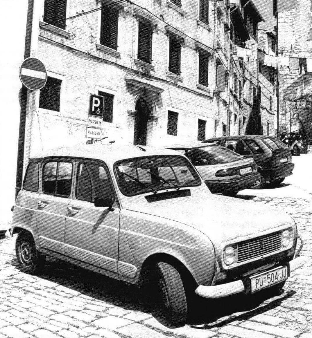 Автомобили Renault 4 долгое время собирали в Югославии по лицензии. На фото поздняя модификация Renault 4 GTL