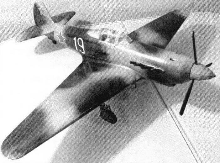 Модель самолета Як-9 (размах 650 мм, вес 334 г)