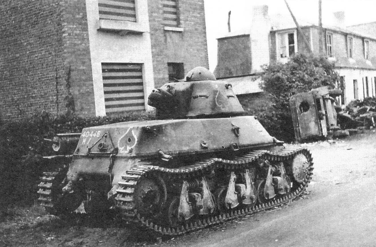 Легкий танк H38 из состава 25-го танкового батальона 1-й бронетанковой дивизии. Подбит 16 мая 1940 года в г. Авен-сюр-Эльп