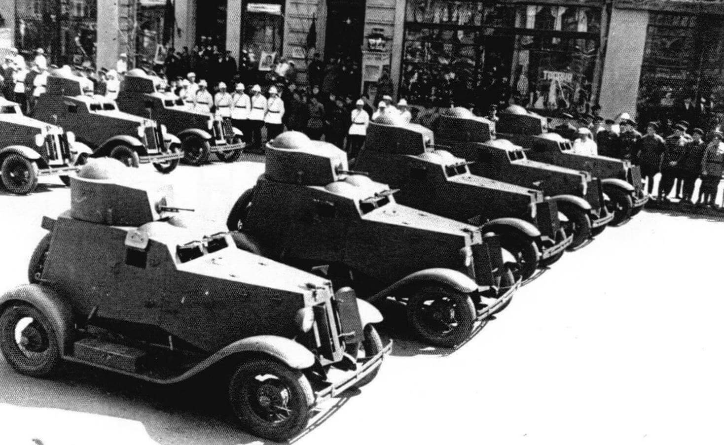 Бронеавтомобили ФАИ на параде в Киеве. 1 мая 1936 года