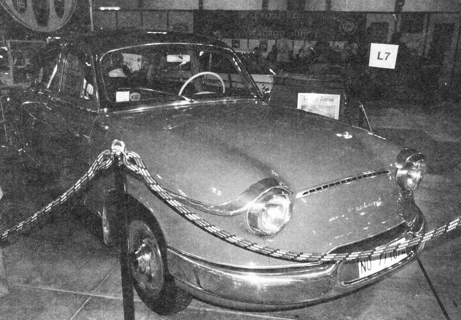 Panhard PL17 Tigre на выставке ретроавтомобилей в Милане