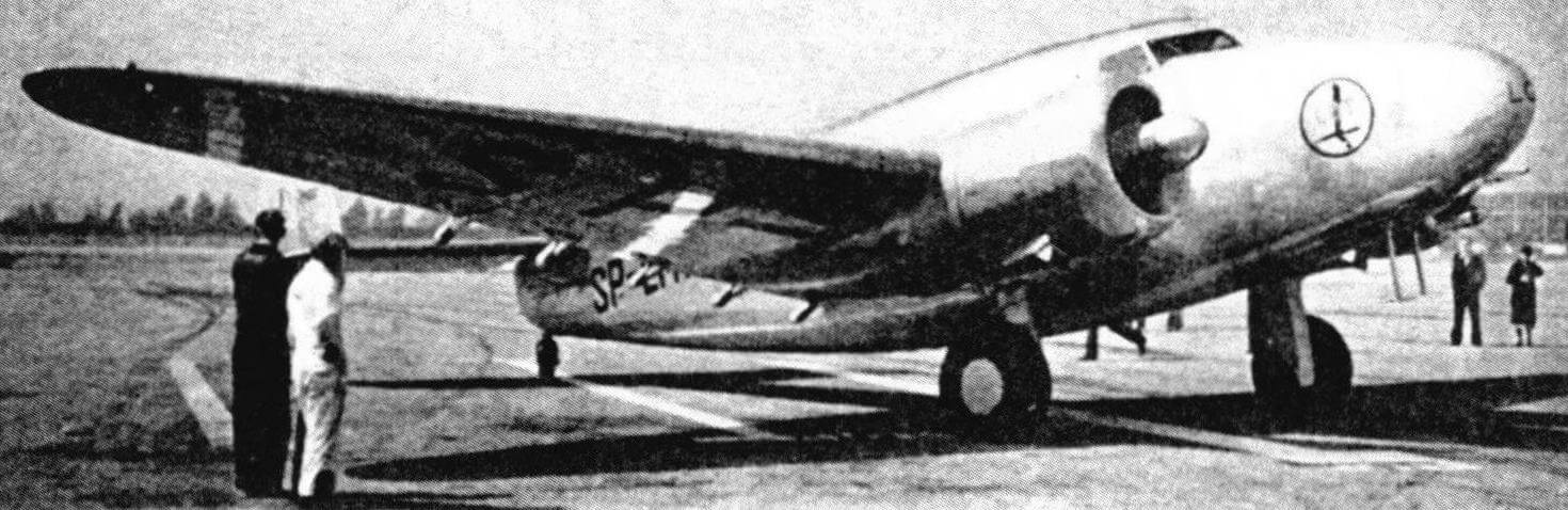 Самолет L-I4H польской компании LOT, на котором совершили трансатлантический перелет