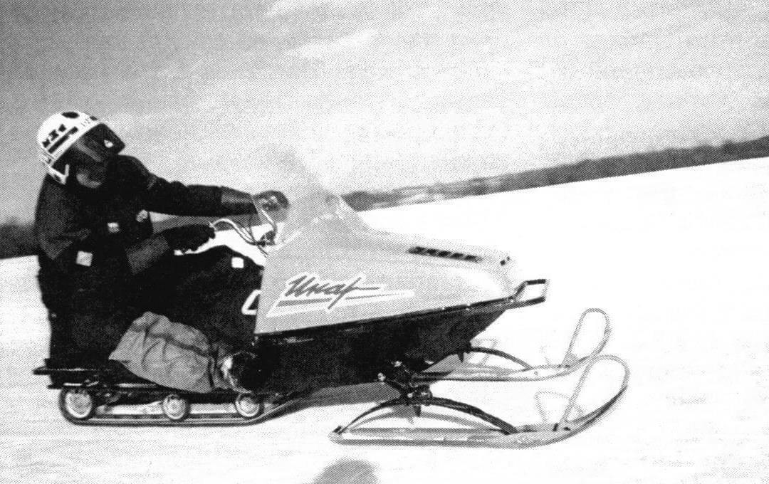 Новинка 1982 года - легкий одногусеничный снегоход «Икар»