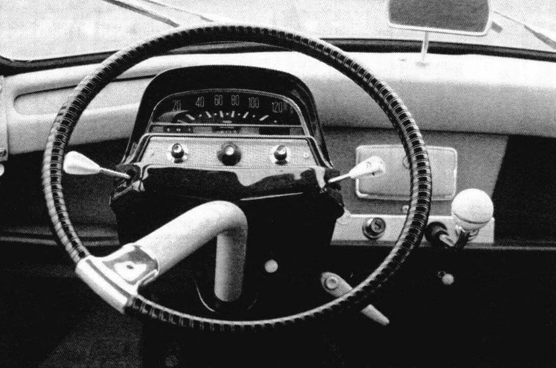 Односпицевый руль долгое время оставался фирменным элементом стиля автомобилей Citroen