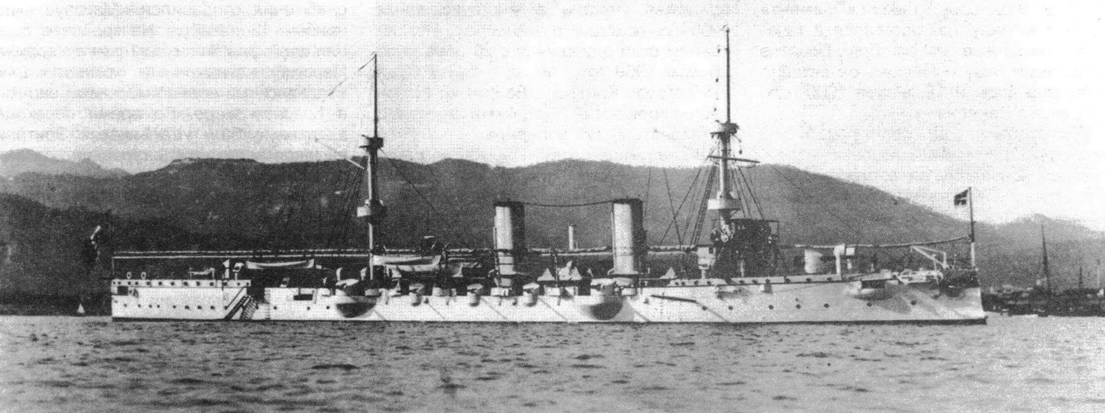 «Пьемонт» на стоянке в Вадо-Лигуре, август 1894 года. Корабль несет белую «тропическую» окраску