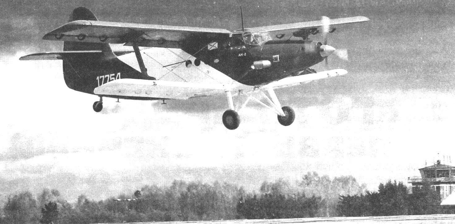 Самолет Ан-3МС в полете
