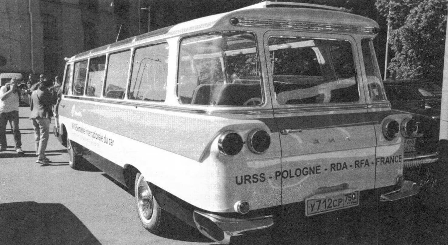 Восстановленный ЗИЛ-Э118 окрашен так же, как автомобиль, принимавший участие в Международной неделе автобусов 1967 года
