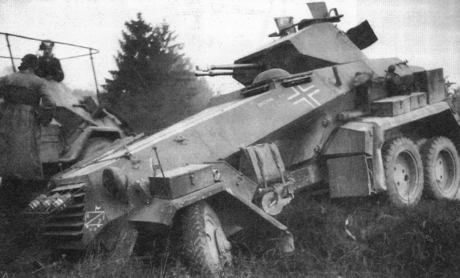 Бронеавтомобиль Sd.Kfz.231(6-Rad). Франция, 1940 год. На жалюзи радиатора укреплены дымовые шашки