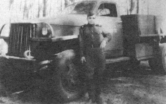 П. Кузьмин - автомеханик полка (фото начала 1950-х годов)