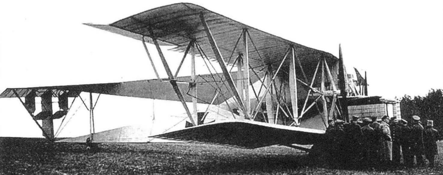 SSW R.I на Восточном фронте, Белосток, август 1915 года. На этом фото хорошо видна конструкция хвостовой части самолета