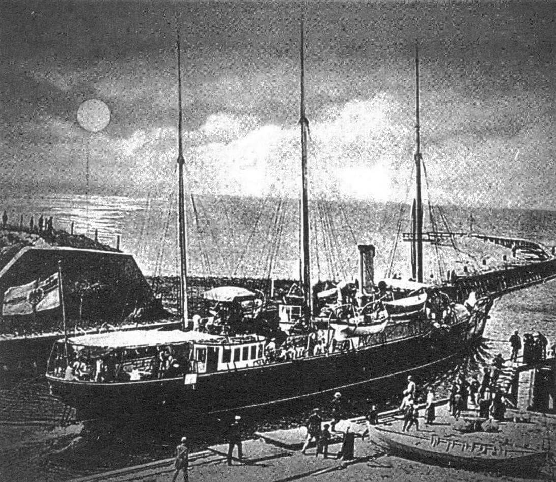 «Грилле» в Кольберге, 1890-е годы. Корабль еще несет три мачты, впоследствии их число уменьшили до двух